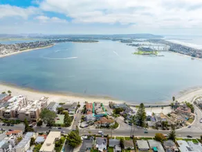 Family Luxurious Waterfront Escape - Image 5