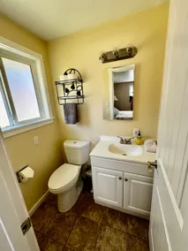 Centrally Located Redmond Retreat with Pool Table - Image 4