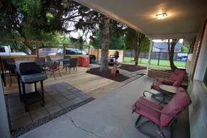 Centrally Located Redmond Retreat with Pool Table - Image 2