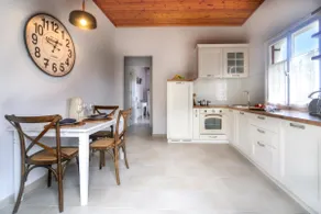 Stylish Harbor-View Haven - Image 2