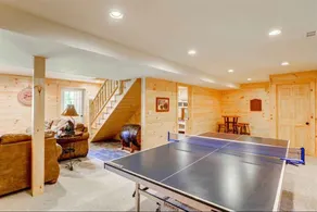 OE Beautiful modern log home on 17 acres private views fire pit Ping Pong AC - Image 4