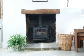 Honeysuckle Cottage- East Meon - Image 3