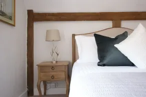 Honeysuckle Cottage- East Meon - Image 4