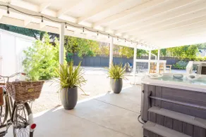 Hot tub, heated pool (82 degrees), gas fire pit - Image 4