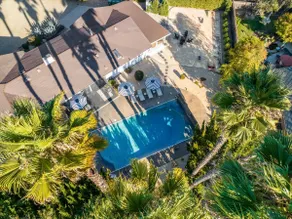Heated pool, arcade, walk to tasting rooms - Image 3