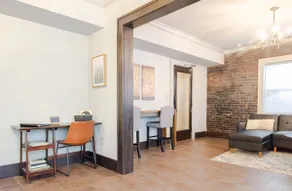 The Dark Heart - Sleek, 1920's Brick Enclosed Apt. - Image 5
