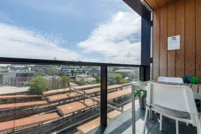 Cosy and Contemporary in Sought after South Yarra - Image 2