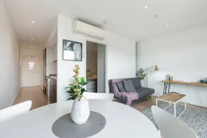 Cosy and Contemporary in Sought after South Yarra - Image 4