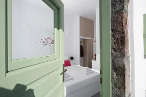 White Orchid Cave House & Studio - Image 5