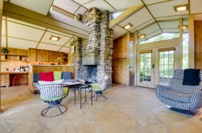 Tranquil Mid-Century Modern Cottage w/ Forest View - Image 5