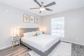 SoCo chic 1BR w/ pool, king bed, close to DT - Image 3