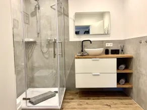 Apartamento-Diseñador-Baño privado-2-Hatzenbach - Image 5