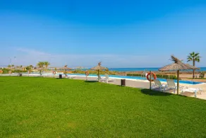 Voll ausgestattete Wohnung mit Garten, beheiztem Pool und Grill | Nah am Strand - Image 2