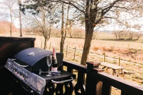 Keer Side Lodge, Luxury lodge with private hot tub at Pine Lake Resort - Image 4