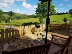 Cabina con barbecue e giardino - Image 2