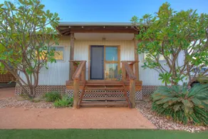 The Sanctuary - The house with everything. Swimming pool, free Wifi and a Jetty! - Image 2