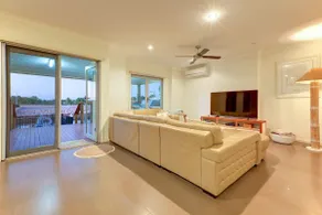 The Sanctuary - The house with everything. Swimming pool, free Wifi and a Jetty! - Image 5