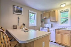 Lake Getaway: Walk Across Street to Private Beach! - Image 2