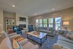 Bright & Airy Home: Chef's Kitchen & Pro Decor! - Image 5