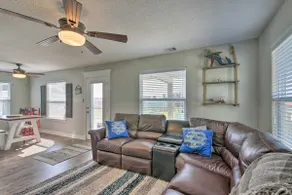 2 Blocks to Gulf: Surfside Beach Family Home! - Image 5
