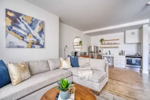 Modern Studio - 1BR/1BA - N Vancouver Area - Image 2