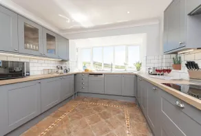 Chesil Watch - sleeps 10 people - Image 3