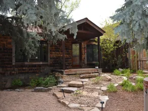Chicken Coop-Cabin-Private Bathroom-King-Vis - Image 2