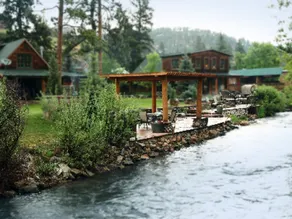 DreamCatcher Riverview Cabin - Image 4
