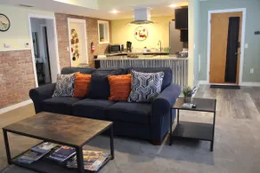 Apartment in Kalamazoo + WI-Fi + Garage + Laundry - Image 4