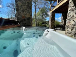 River Rocks - Riverfront, Upscale, Hot Tub, Gameroom, 5 Hole Putting Range, WIFI, Firepit - Image 2