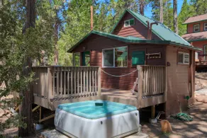 Beetlebark Bungalow- Inside Yosemite w/ hot tub & EV charging cable - Image 2