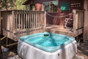 Beetlebark Bungalow- Inside Yosemite w/ hot tub & EV charging cable - Image 4