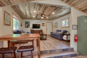 Beetlebark Bungalow- Inside Yosemite w/ hot tub & EV charging cable - Image 5