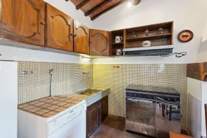 Elegant 2-Bedroom Holiday Home in Tuscan. - Image 4