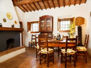 Elegant 2-Bedroom Holiday Home in Tuscan. - Image 3
