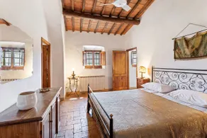 Elegant 2-Bedroom Holiday Home in Tuscan. - Image 5