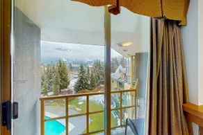 Secluded 1BR/Walk to Lifts/Hot Tub/Park Free/Pets - Image 3