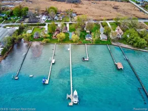 Newer Cottage on the Lake, ample space for boats - Image 5