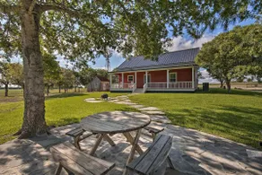 Peaceful Schulenburg Farmhouse w/ Fire Pit & Games - Image 2