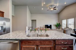 Next to Idaho Center~king bed~5 TVs~Room for all - Image 2