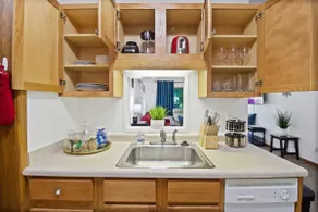 Tosa Village | King Bed | Froedtert | Parking - Image 3