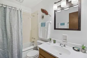 Tosa Village | King Bed | Froedtert | Parking - Image 5