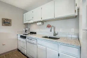 Downtown Condo with Riverview & Balcony - Image 5