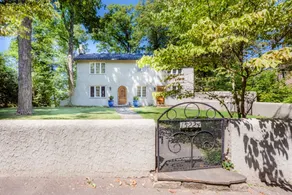 Lakefront Home W/ Private Beach and Coach House! - Image 4