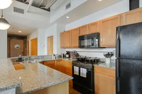 Warehouse District | Stylish Two Bedroom + Laundry - Image 3