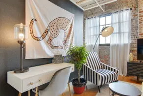 Warehouse District | Stylish Two Bedroom + Laundry - Image 4