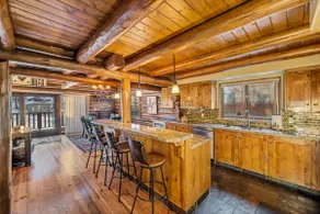 Luxurious Black Bear Chalet in Alta with Hot Tub - Image 4