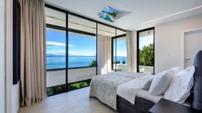 Luxury Villa with private pool and sea view - Image 4