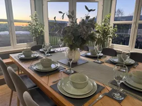 Spacious farmhouse with golf views and hot tub - Image 4
