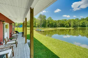 Close to Slopes: Lakeside Cottage in Pocono Mtns - Image 2